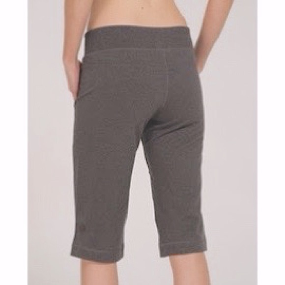 🍋 Lululemon Sing Floss Travel Crop - Picture 2 of 15